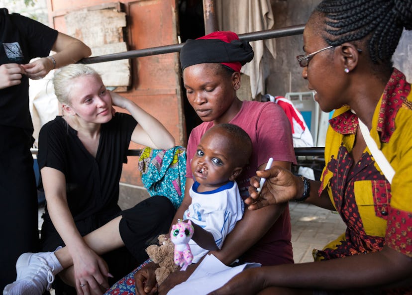 artist zara larsson i ghana med operation smile