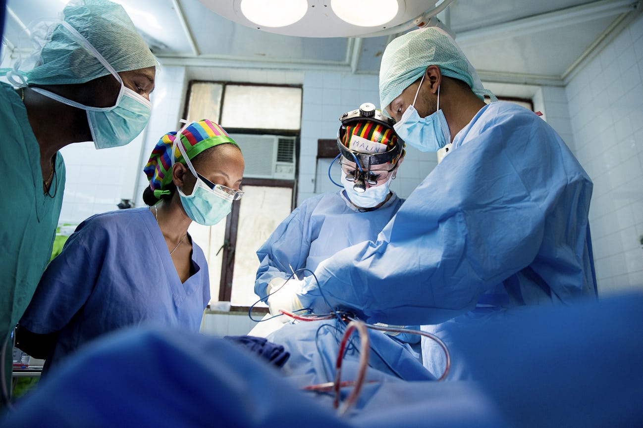 plastikkirurg malin hakelius vid operation